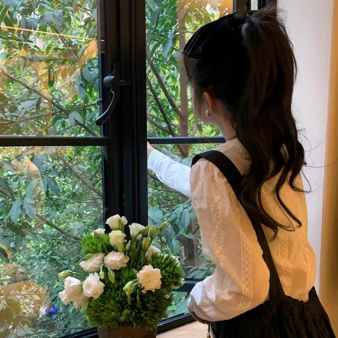 穿成极品老妇只想当咸鱼